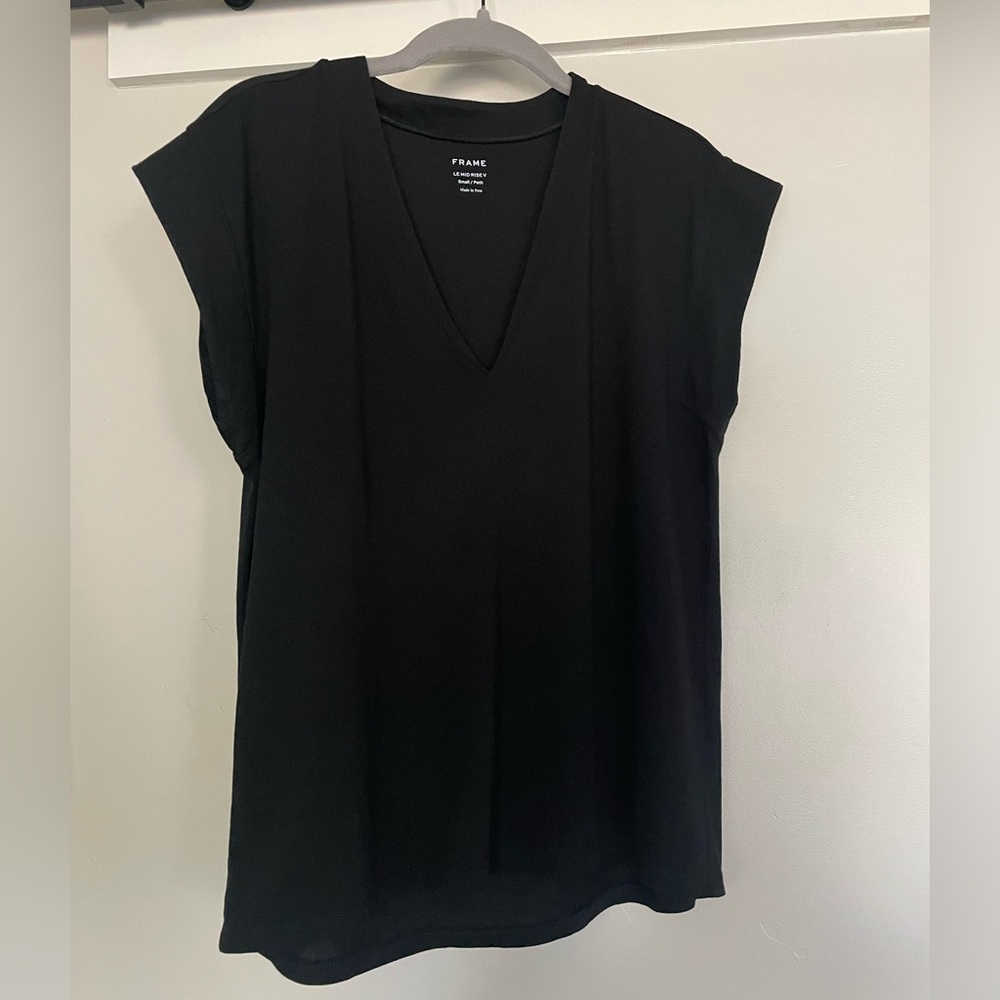 FRAME Le Mid Rise V-neck T-shirt